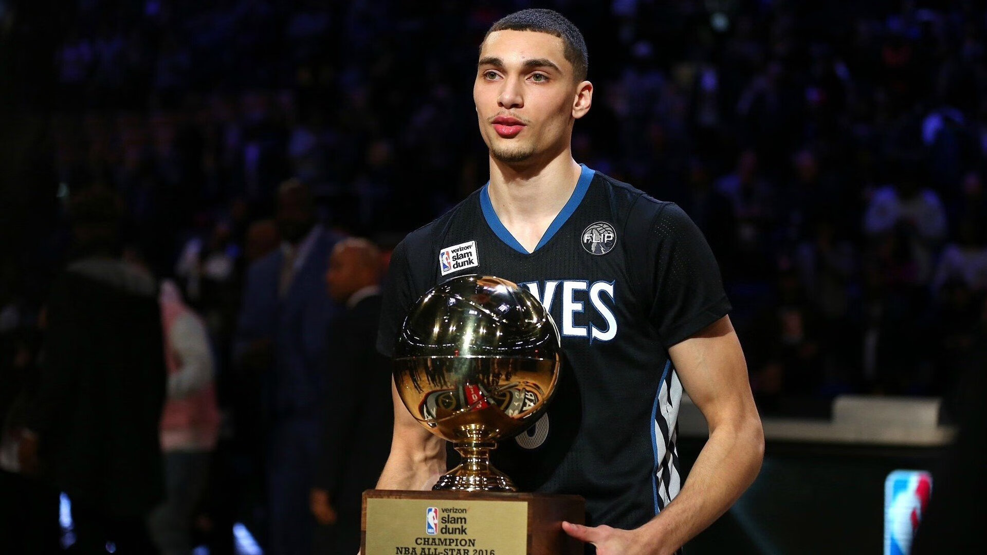 电竞之神空降NBA?Faker雄鹿爆冷、巴黎圣日耳曼紧急调整名单、里昂转战欧篮联—体育界最疯狂转会期来了